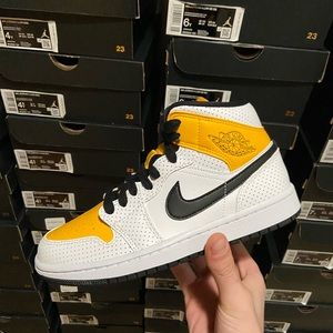 Jordan 1 mid Perforated Size 6W